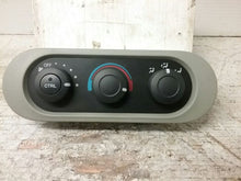 Load image into Gallery viewer, REAR TEMPERATURE CONTROLS Odyssey 2005 05 2006 06 2007 07 - CTL166815
