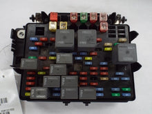 Load image into Gallery viewer, Fuse Box Chevrolet Tahoe 2005 - MRK461366
