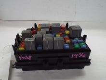 Load image into Gallery viewer, Fuse Box Chevrolet Tahoe 2005 - MRK461366
