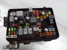 Load image into Gallery viewer, Fuse Box Chevrolet Equinox 2010 - MRK463424
