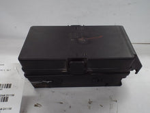 Load image into Gallery viewer, Fuse Box Chevrolet Malibu 2009 - MRK463941
