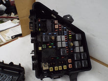 Load image into Gallery viewer, Fuse Box Cadillac CTS 2006 - MRK465039
