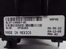 Load image into Gallery viewer, Fuse Box  FORD F150 PICKUP 2006 - MRK466510
