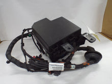 Load image into Gallery viewer, FUSE BOX Kia Sorento 2011 11 2012 12 2013 13 - MRK468450
