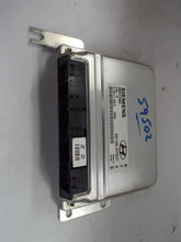 Load image into Gallery viewer, ECU ECM COMPUTER SANTA FE 2002 02 2003 03 - MRK469295

