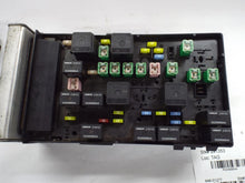 Load image into Gallery viewer, Fuse Box  TOWN &amp; COUNTRY 2005 - MRK469544
