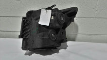Load image into Gallery viewer, HEADLIGHT LAMP ASSEMBLY Titan Titan XD 16 17 18 19 20 Right - MM2291561
