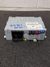 Load image into Gallery viewer, Radio Jaguar XF 2018 - MM2918621
