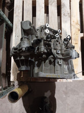Load image into Gallery viewer, TRANSMISSION Veloster 2013 13 2014 14 2015 15 2016 16 VIN D - MM3205822

