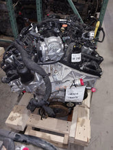 Load image into Gallery viewer, Engine Motor  LINCOLN CONTINENTAL 2017 - MM3305972
