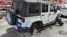 Load image into Gallery viewer, TRANSFER CASE Wrangler 07 08 09 10 11 12 13 14 15 16 17 18 - NW610308
