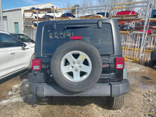 Load image into Gallery viewer, TRANSMISSION Jeep Wrangler 12 13 14 15 16 17 18 VIN W - MM3332293
