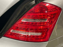 Load image into Gallery viewer, [INVENTORYCAR_YEAR_MAKE_MODEL] TAIL LIGHT LAMP ASSEMBLY Right - NW647786
