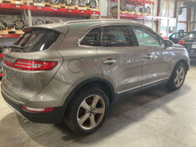 Load image into Gallery viewer, Transfer Case Lincoln MKC 2017 - NW614855
