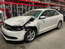 Load image into Gallery viewer, AIR CLEANER BOX Volkswagen Jetta 09 10 11 12 13 14 - NW624452
