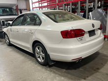 Load image into Gallery viewer, AIR CLEANER BOX Volkswagen Jetta 09 10 11 12 13 14 - NW624452
