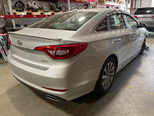 Load image into Gallery viewer, REAR DOOR WINDOW REGULATOR POWER Sonata Sonata Hybrid 15-19 Right - NW628654
