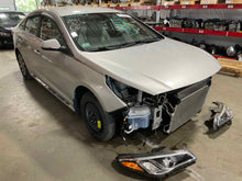 Load image into Gallery viewer, REAR DOOR WINDOW REGULATOR POWER Sonata Sonata Hybrid 15-19 Right - NW628654
