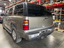 Load image into Gallery viewer, Air Cleaner Box GMC Yukon 2002 - NW661131
