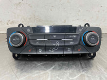 Load image into Gallery viewer, Temperature Controls Ford Escape 2017 - NW521851
