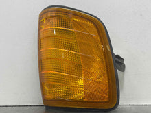 Load image into Gallery viewer, PARKLAMP Mercedes 260E 300E 300D 86 87 88 - 92 93 Right - NW444525
