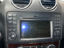 Load image into Gallery viewer, RADIO Mercedes-Benz ML350 ML450 ML550 ML63 2011 11 - NW522974

