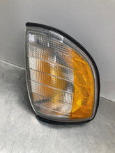 Load image into Gallery viewer, PARKLAMP Mercedes S320 S350D S420 S500 95 - 99 Right - NW454277

