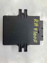 Load image into Gallery viewer, SUSPENSION CONTROL MODULE COMPUTER R320 R350 R500 R63 08-12 - NW36424
