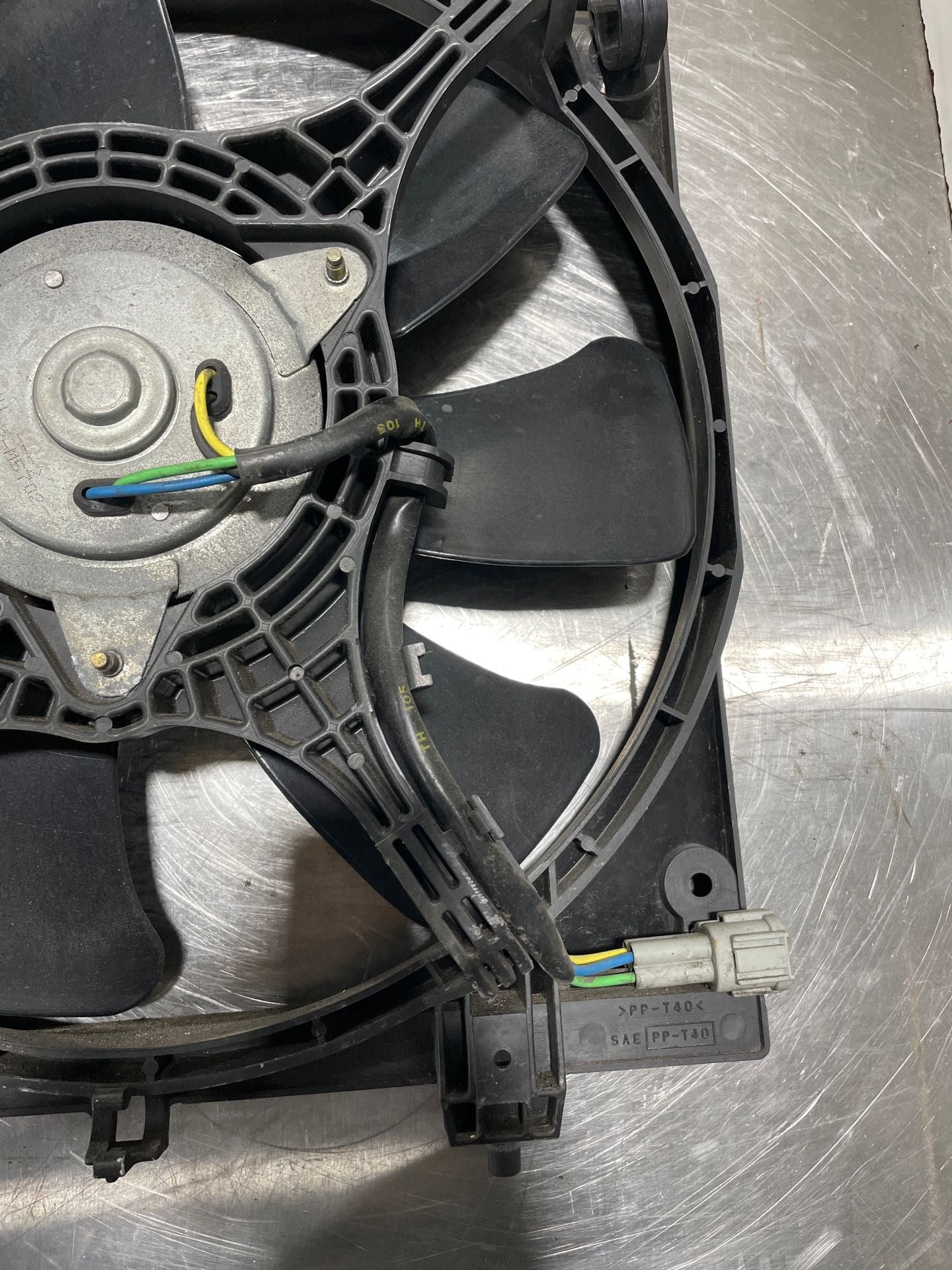 最愛 Subaru ASSEMBLY FAN RADIATOR Impreza 05 2005 04 2004 Baja パーツ