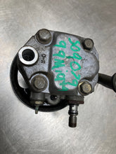 Load image into Gallery viewer, POWER STEERING PUMP Miata 99 00 01 02 03 04 05 - NW461237
