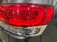 Load image into Gallery viewer, OUTER TAIL LIGHT LAMP Jeep Grand Cherokee 15 16 17 18 19 20 Right - NW525152
