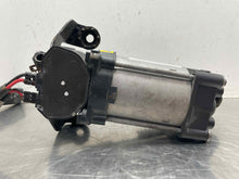 Load image into Gallery viewer, Suspension Air Compressor Pump  GRAND CHEROKEE 2017 - NW524801
