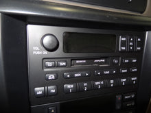 Load image into Gallery viewer, Radio  LINCOLN CONTINENTAL 2001 - NW135186
