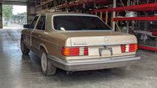 Load image into Gallery viewer, CARRIER ASSEMBLY Mercedes 300D 1978 79 80 81 82 83 84 - NW353691
