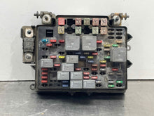 Load image into Gallery viewer, Fuse Box  SILVERADO 3500 PICKUP 2004 - NW474945
