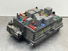 Load image into Gallery viewer, Fuse Box  SILVERADO 3500 PICKUP 2004 - NW474945
