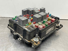 Load image into Gallery viewer, Fuse Box  SILVERADO 3500 PICKUP 2004 - NW474945
