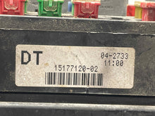Load image into Gallery viewer, Fuse Box  SILVERADO 3500 PICKUP 2004 - NW474945
