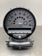 Load image into Gallery viewer, Radio Mini Cooper 2007 07 2008 08 2009 09 Am Fm Stereo CD Hatchback - NW489918
