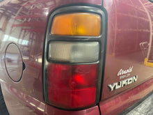 Load image into Gallery viewer, TAIL LIGHT LAMP ASSEMBLY Suburban 1500 Suburban 2500 Tahoe 04-06 Left - NW491307
