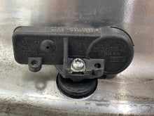 Load image into Gallery viewer, WHEEL RIM F250SD Pickup F350SD Pickup 09-16 18x8 ALUM 18x8, 8 lug, 170mm - NW491341
