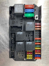 Load image into Gallery viewer, FUSE BOX Jaguar Vanden Pl XJ XJL XJR 2010 10 2011 11 2012 12 - NW355433
