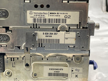 Load image into Gallery viewer, Radio S430 S500 S600 S55 CL500 2002 02 2003 03 2004 04 AM FM CD Nav - NW139049
