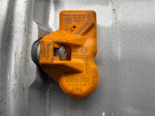 Load image into Gallery viewer, WHEEL RIM X5 2007-2013 18x8-1/2 ALLOY - NW356234
