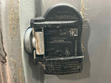 Load image into Gallery viewer, WHEEL RIM S60 V60 14 15 16 17x8 ALLOY - NW529388
