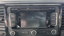 Load image into Gallery viewer, Radio Volkswagen Golf 2011 - NW356909
