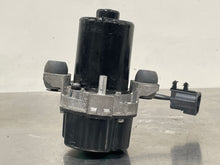Load image into Gallery viewer, Vacuum Pump Jeep Cherokee 2019 - NW496154
