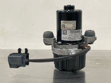Load image into Gallery viewer, Vacuum Pump Jeep Cherokee 2019 - NW496154
