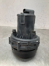 Load image into Gallery viewer, AIR INJECTION PUMP SMOG BMW 325i 328i 330i 323i  1999 99 00 01 02 03 04 05 - NW366922
