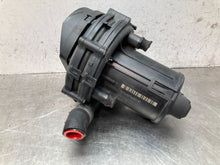 Load image into Gallery viewer, AIR INJECTION PUMP SMOG BMW 325i 328i 330i 323i  1999 99 00 01 02 03 04 05 - NW366922
